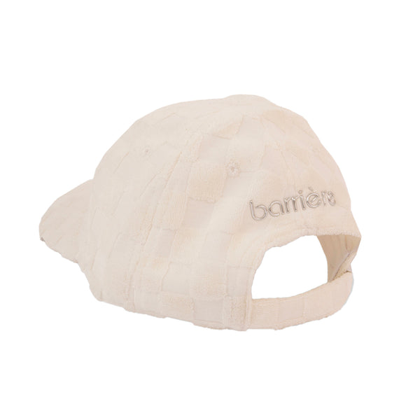 A white baseball cap with the word ‘barriere’ embroidered in lowercase letters. It is displayed against a plain, light grey background.